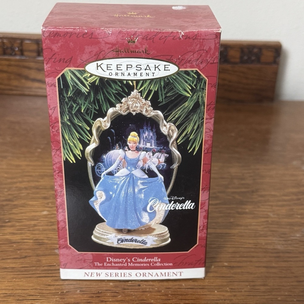 1997 Hallmark Keepsake Christmas Ornament Walt Disney Cinderella 1st in Series
